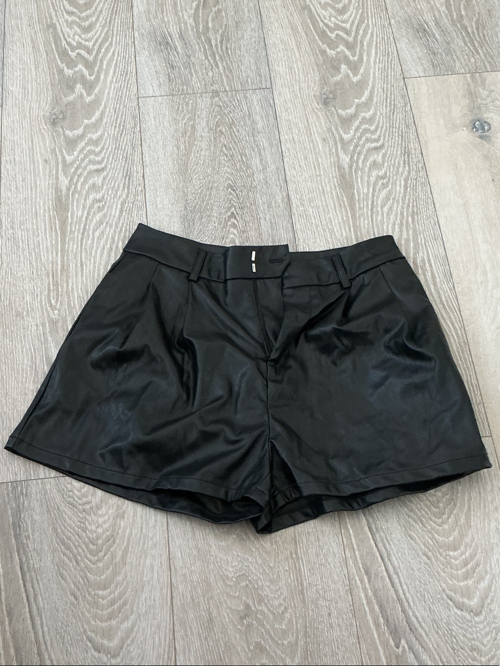 Shinestar Black Women's faux leather Bermuda Shorts
